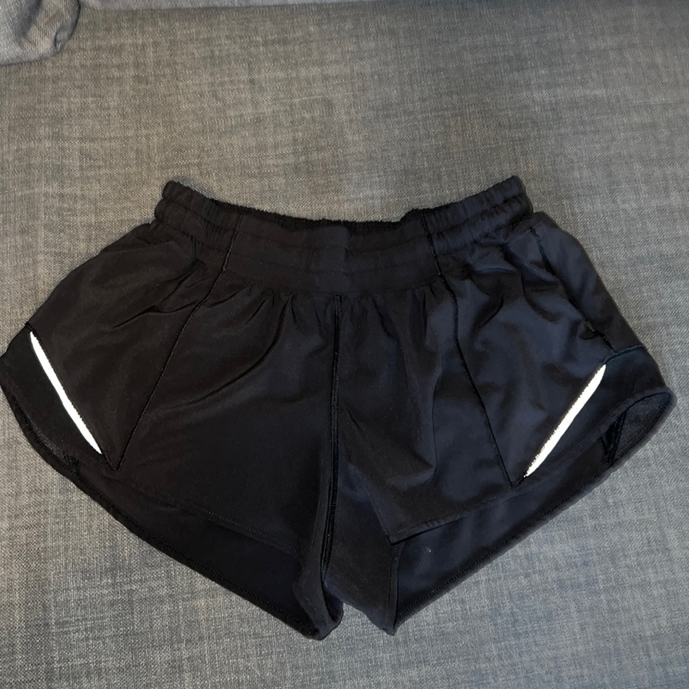 2.5 inch Lululemon Hotty Hot shorts